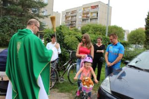 Poświęcenie samochodów 2016, parafia św. Brata Alberta, Świebodzice