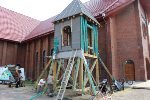 Hełm wieży kościoła, parafia Św. Brata Alberta Chmielowskiego Świebodzice