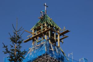 Instalacja krzyża, św. Brat Albert Świebodzice