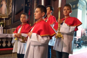 Asysta w Katedrze Świdnickiej, ministranci ze Świebodzic