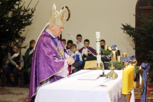bp Ignacy Dec - wigilia dla potrzebujacych , par. Św. Brata Alberta Świebodzice